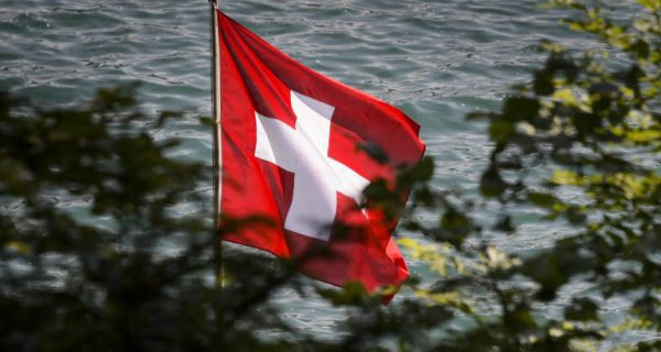 Schweizisk Flagga, Foto: AFP PHOTO / FABRICE COFFRINI / AFP / FABRICE COFFRINI