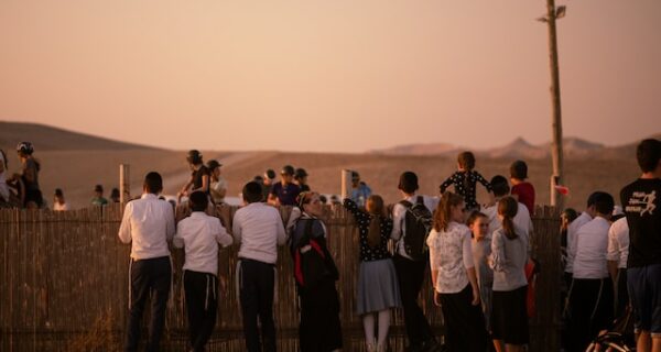 Judar bakom staket i Israel